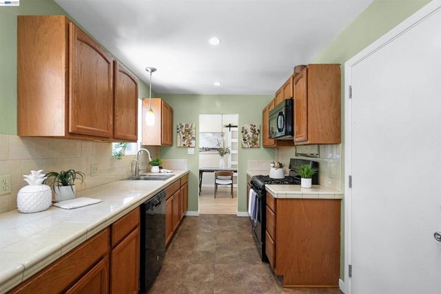 25826 Bryn Mawr Ave, Hayward, CA 94542