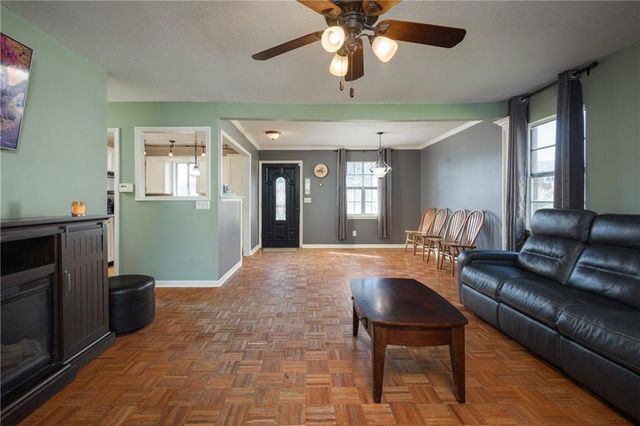 16904 E 35th Terrace S, Independence, MO 64055