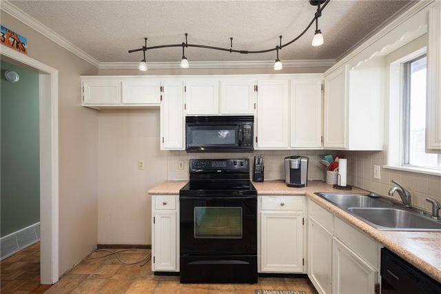 16904 E 35th Terrace S, Independence, MO 64055