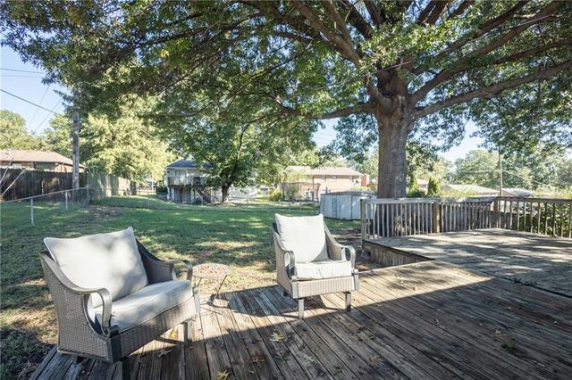 16904 E 35th Terrace S, Independence, MO 64055