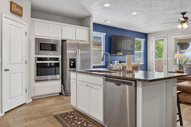 4532 Skyline Loop NE, Rio Rancho, NM 87144
