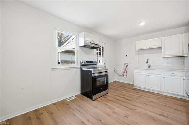 600 Tekoa RD, Chesapeake, VA 23325