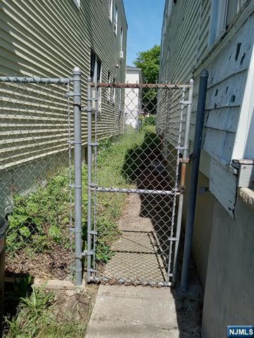 69 Hobson Street, Newark, NJ 07112