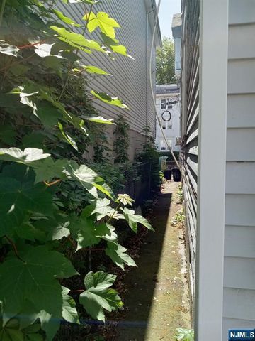 69 Hobson Street, Newark, NJ 07112