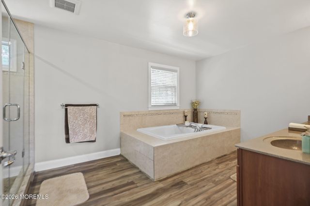 16 Angel Court, Howell, NJ 07731