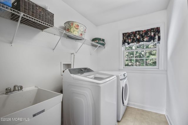 16 Angel Court, Howell, NJ 07731