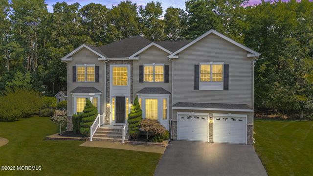 16 Angel Court, Howell, NJ 07731