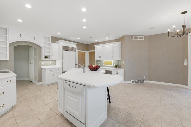 384 Ledgewood DRIVE, Fond Du Lac, WI 54937