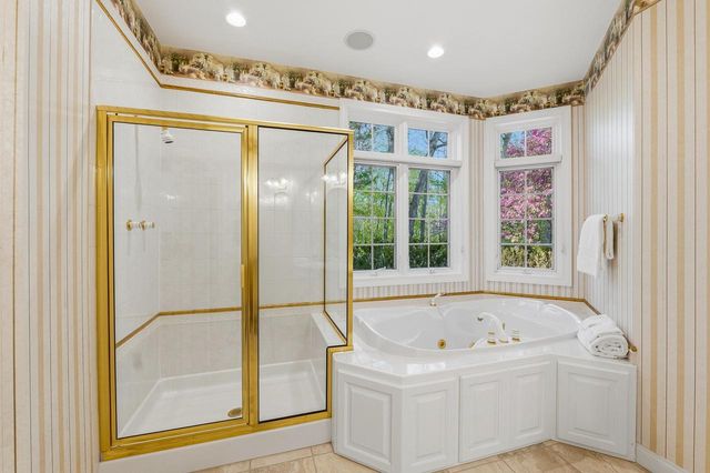 384 Ledgewood DRIVE, Fond Du Lac, WI 54937