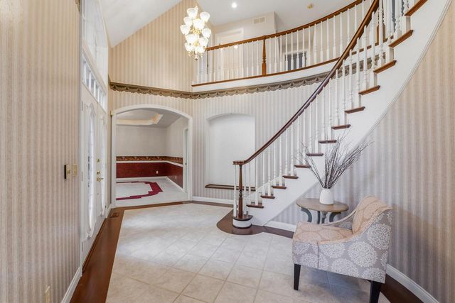 384 Ledgewood DRIVE, Fond Du Lac, WI 54937