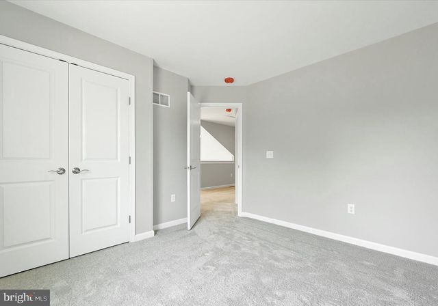 8 LANTERN CT, Carlisle, PA 17013