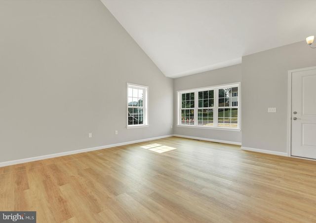 8 LANTERN CT, Carlisle, PA 17013