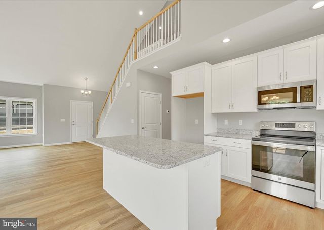8 LANTERN CT, Carlisle, PA 17013