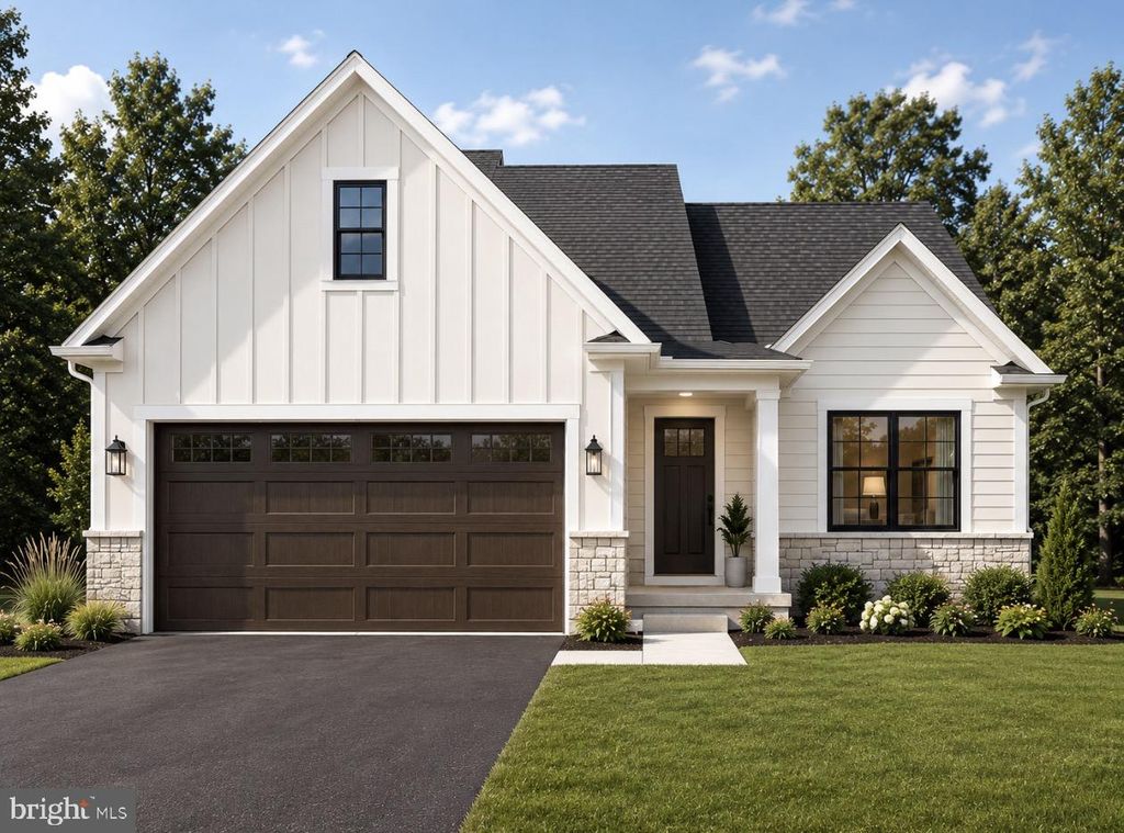 8 LANTERN CT, Carlisle, PA 17013