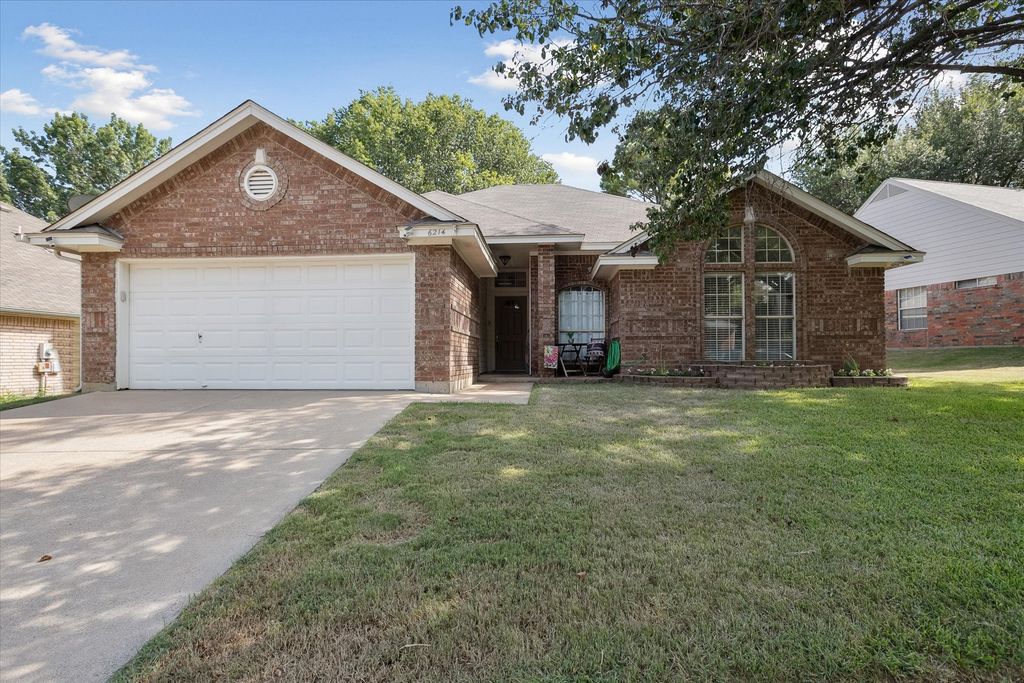 6214 Castle Creek Road, Arlington, TX 76017