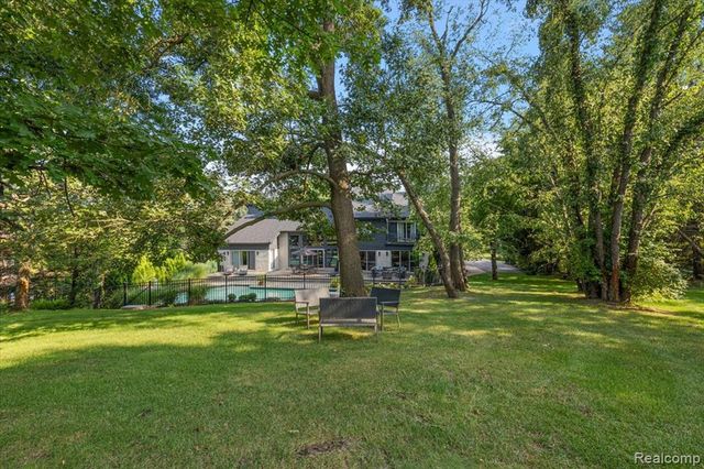 4884 Cider Hill Drive, Rochester, MI 48306