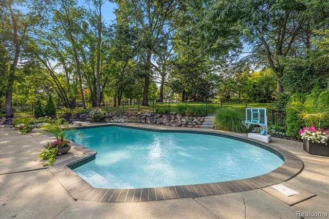 4884 Cider Hill Drive, Rochester, MI 48306