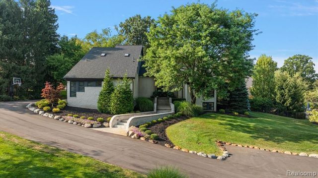4884 Cider Hill Drive, Rochester, MI 48306