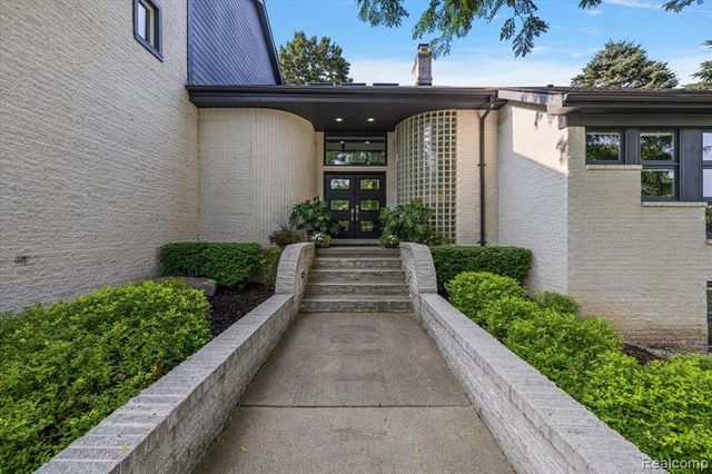 4884 Cider Hill Drive, Rochester, MI 48306