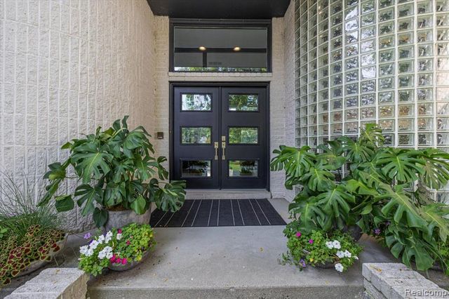 4884 Cider Hill Drive, Rochester, MI 48306