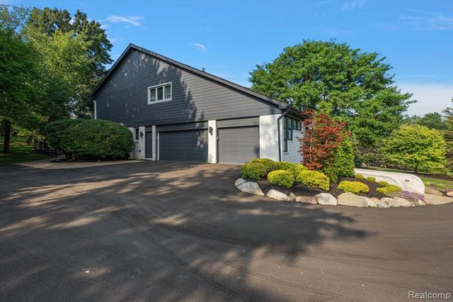 4884 Cider Hill Drive, Rochester, MI 48306