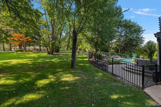 4884 Cider Hill Drive, Rochester, MI 48306
