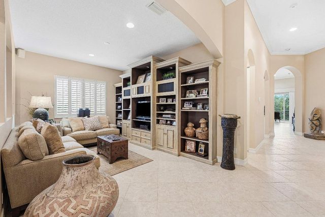 120 Palm Bay Drive C, Palm Beach Gardens, FL 33418