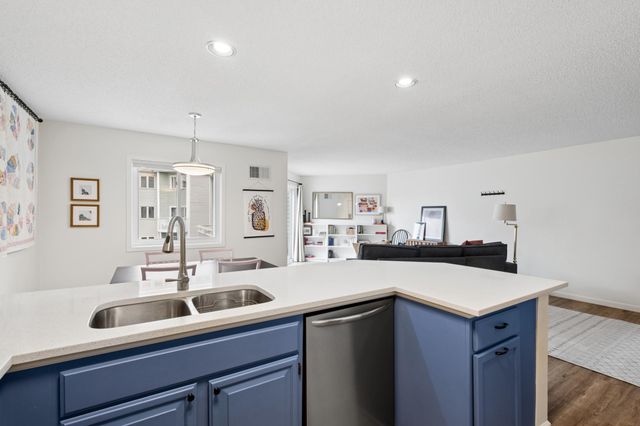 1372 Carling Drive 306, Saint Paul, MN 55108