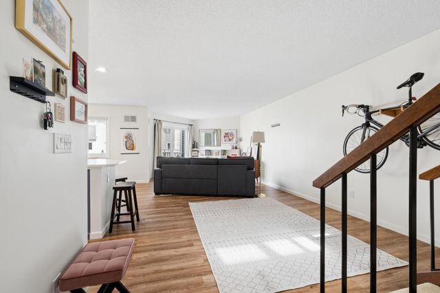 1372 Carling Drive 306, Saint Paul, MN 55108