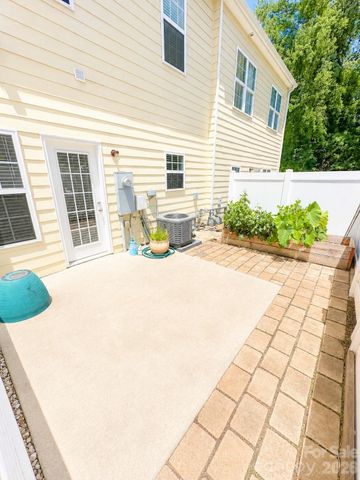 4376 Yoruk Forest Lane, Charlotte, NC 28211