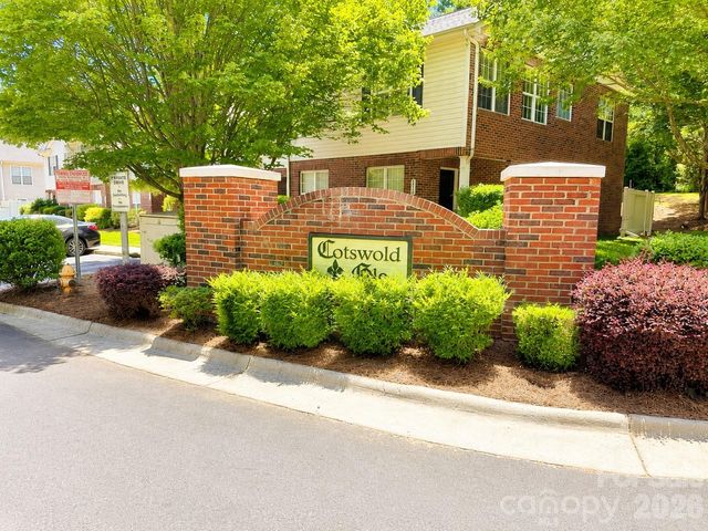 4376 Yoruk Forest Lane, Charlotte, NC 28211