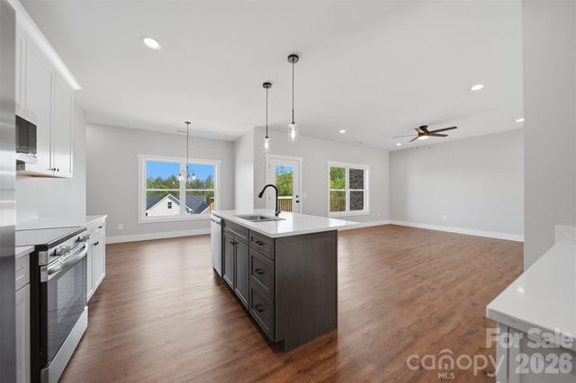 426 Huntington Woods Street SE, Lenoir, NC 28645