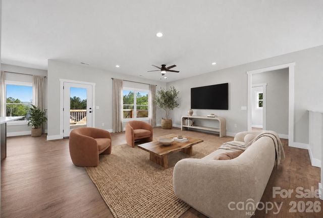 426 Huntington Woods Street SE, Lenoir, NC 28645