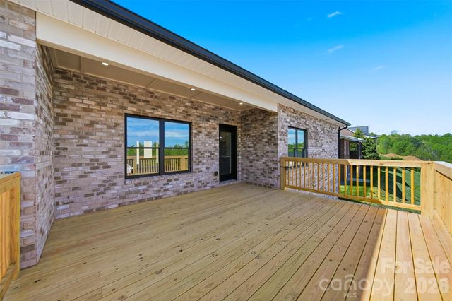426 Huntington Woods Street SE, Lenoir, NC 28645