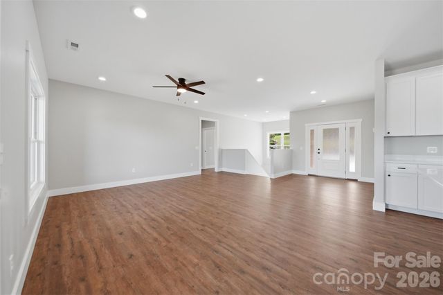 426 Huntington Woods Street SE, Lenoir, NC 28645