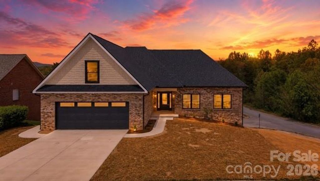 426 Huntington Woods Street SE, Lenoir, NC 28645
