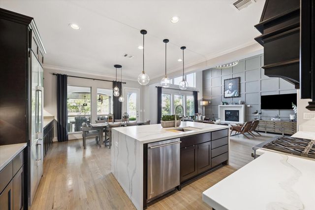 10 Marin Creek Place, Spring, TX 77389