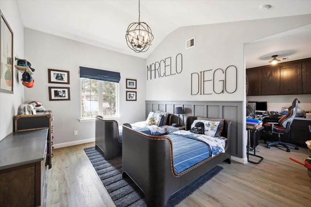 10 Marin Creek Place, Spring, TX 77389