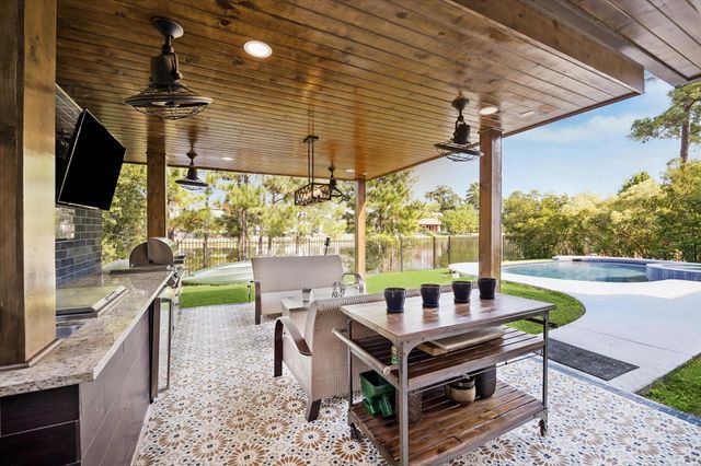 10 Marin Creek Place, Spring, TX 77389