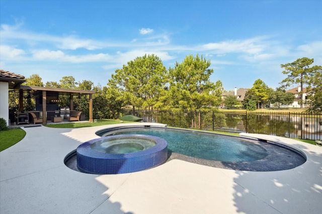 10 Marin Creek Place, Spring, TX 77389