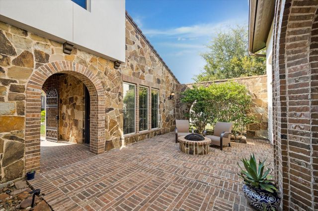 10 Marin Creek Place, Spring, TX 77389