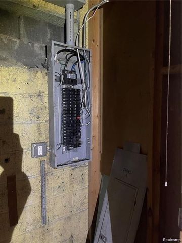 301 S Oakwood, Detroit, MI 48217