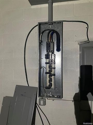 301 S Oakwood, Detroit, MI 48217