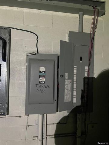 301 S Oakwood, Detroit, MI 48217