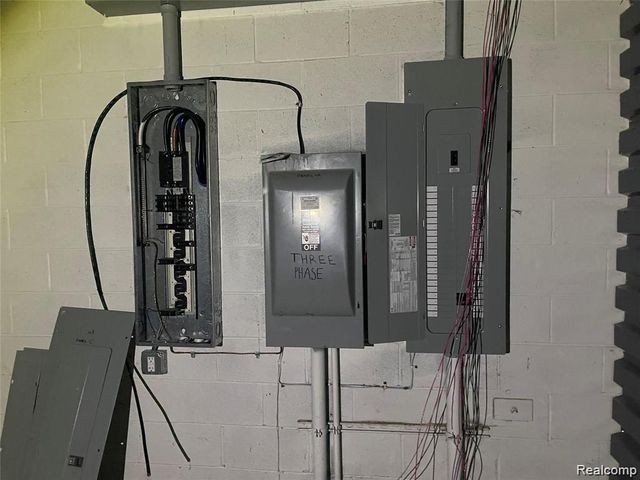 301 S Oakwood, Detroit, MI 48217