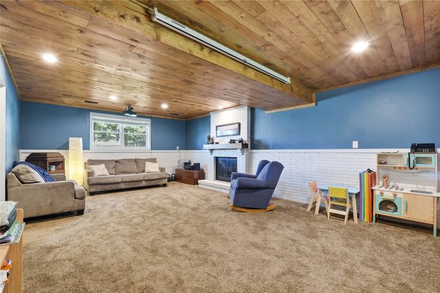 1306 Hazel Street, Pella, IA 50219