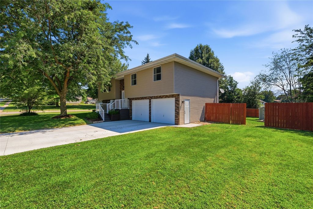 1306 Hazel Street, Pella, IA 50219