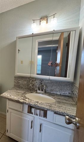 912 S 21st Street, Nederland, TX 77627