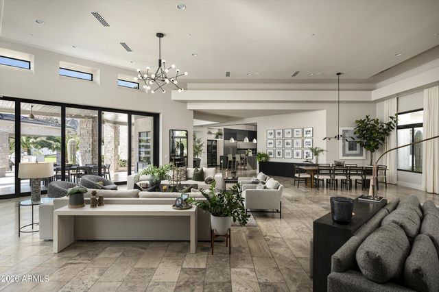 8700 N 55TH Place, Paradise Valley, AZ 85253