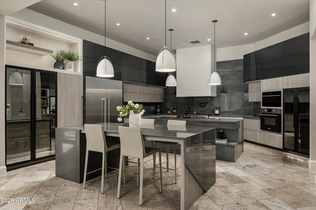 8700 N 55TH Place, Paradise Valley, AZ 85253